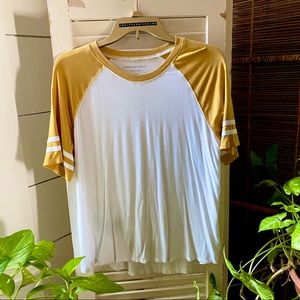 American Eagle Tee •  NWOT • Size Medium